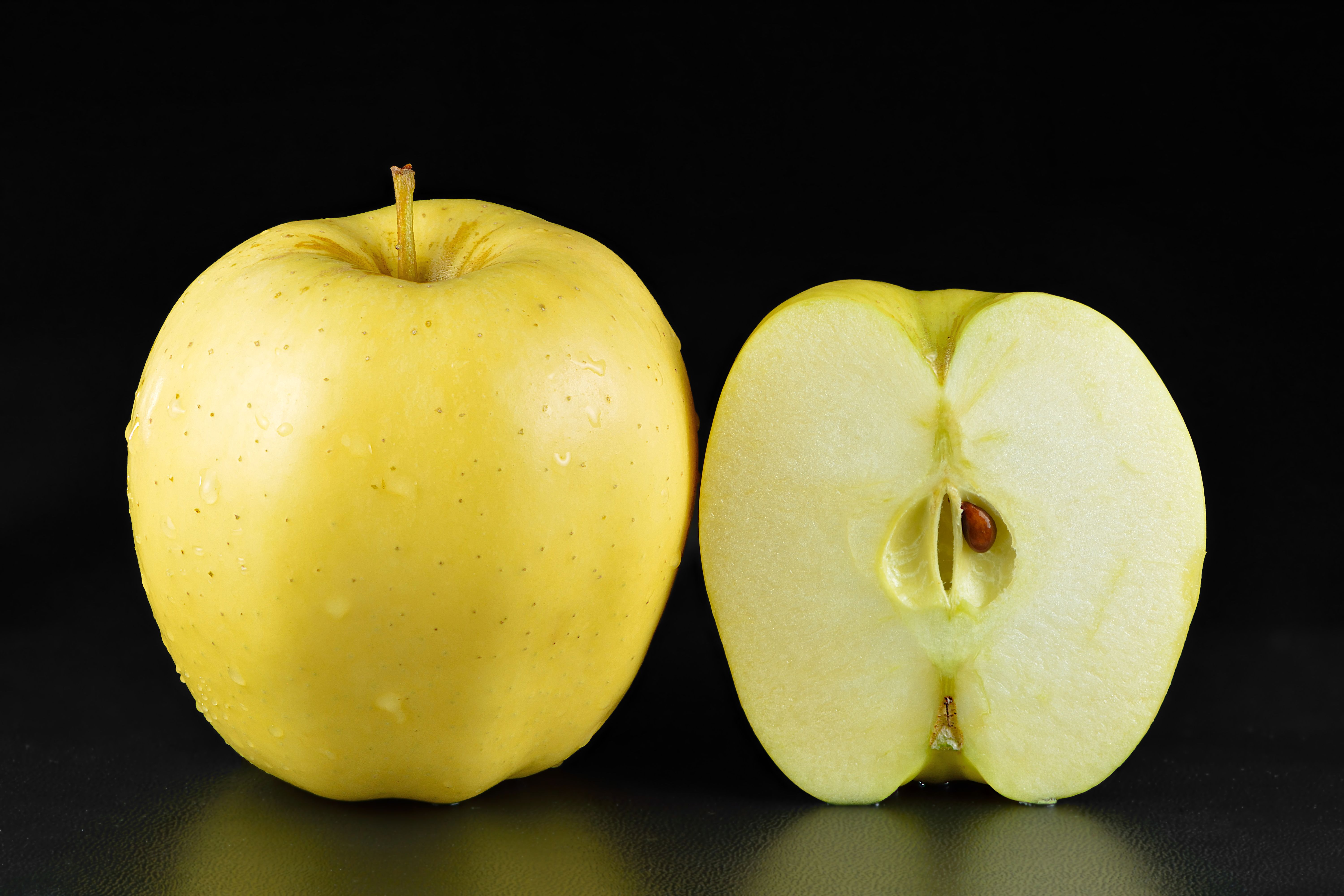 Apples (image credits: wikimedia)