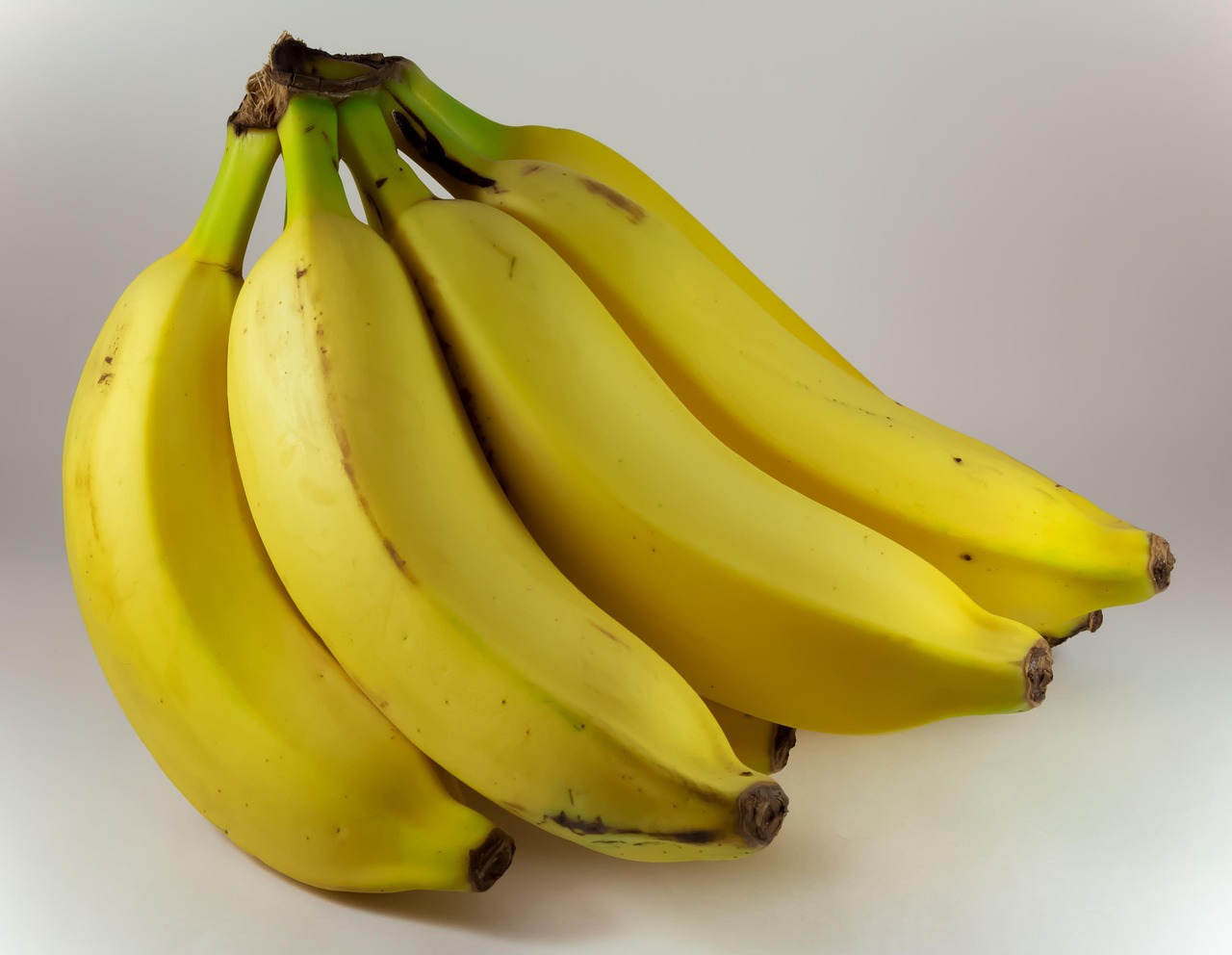 Bananas: A Popular Fruit with a Sugar Surprise (image credits: pixabay)