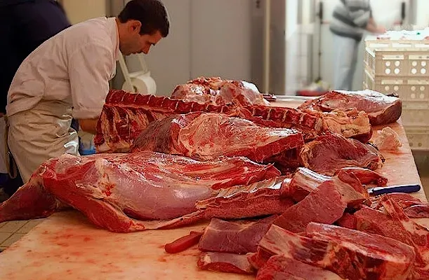 Some Stores Were Caught Rinsing and Re-Mincing Old Meat (Image Credits: Wikimedia)
