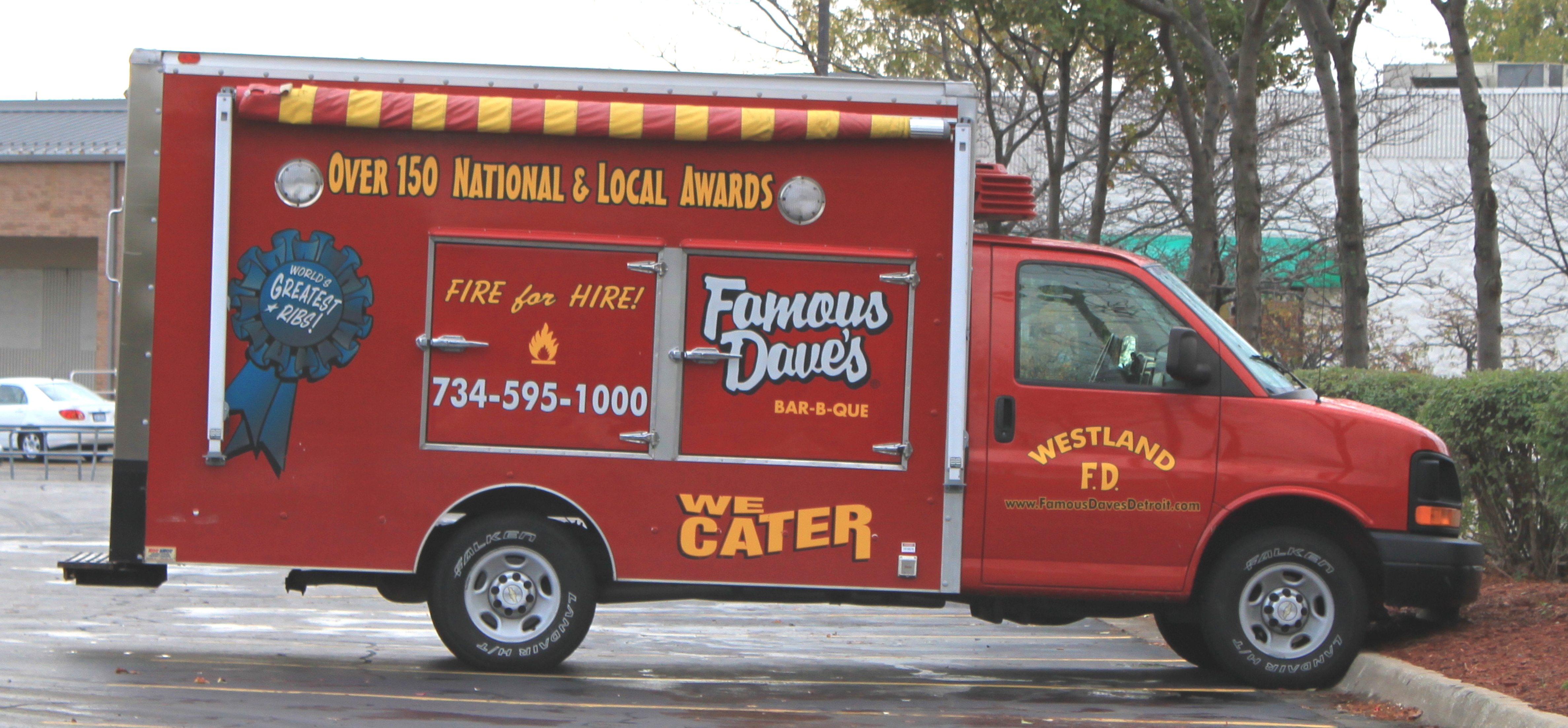Famous Dave's BBQ: Award-Winning Ribs Coast to Coast (image credits: By Dwight Burdette, CC BY 3.0, https://commons.wikimedia.org/w/index.php?curid=17062400)