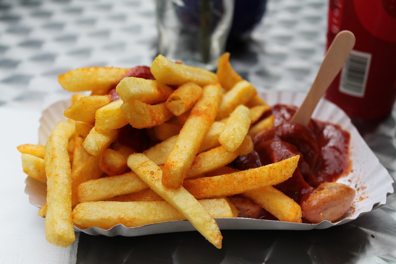 Constant Cravings for Junk Food (image credits: pixabay)