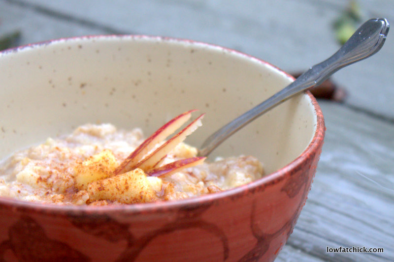 Apple Cinnamon Oatmeal Perfect for Chilly Mornings (image credits: flickr)