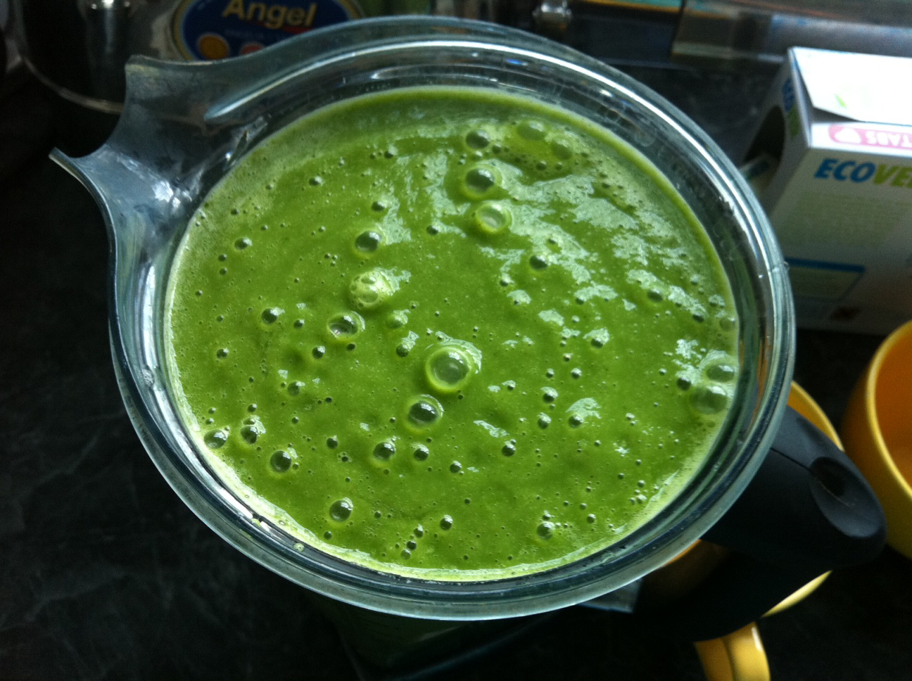 Kale Juice: The Green Powerhouse (image credits: wikimedia)