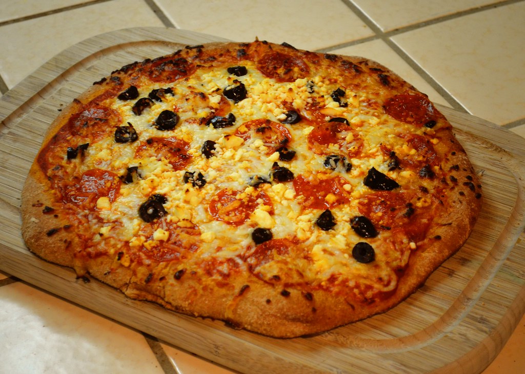Fresh Pizza That Beats Your Homemade Attempts (image credits: flickr)