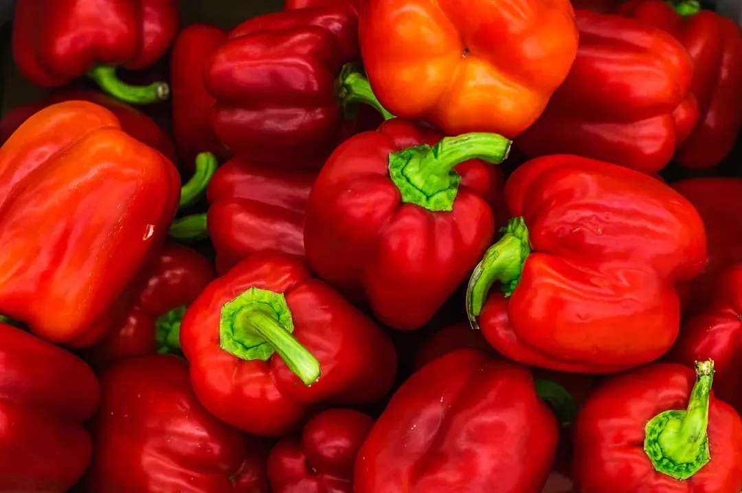 2. Bell Pepper: A Hollow Berry in Disguise (Image Credits: Unsplash)