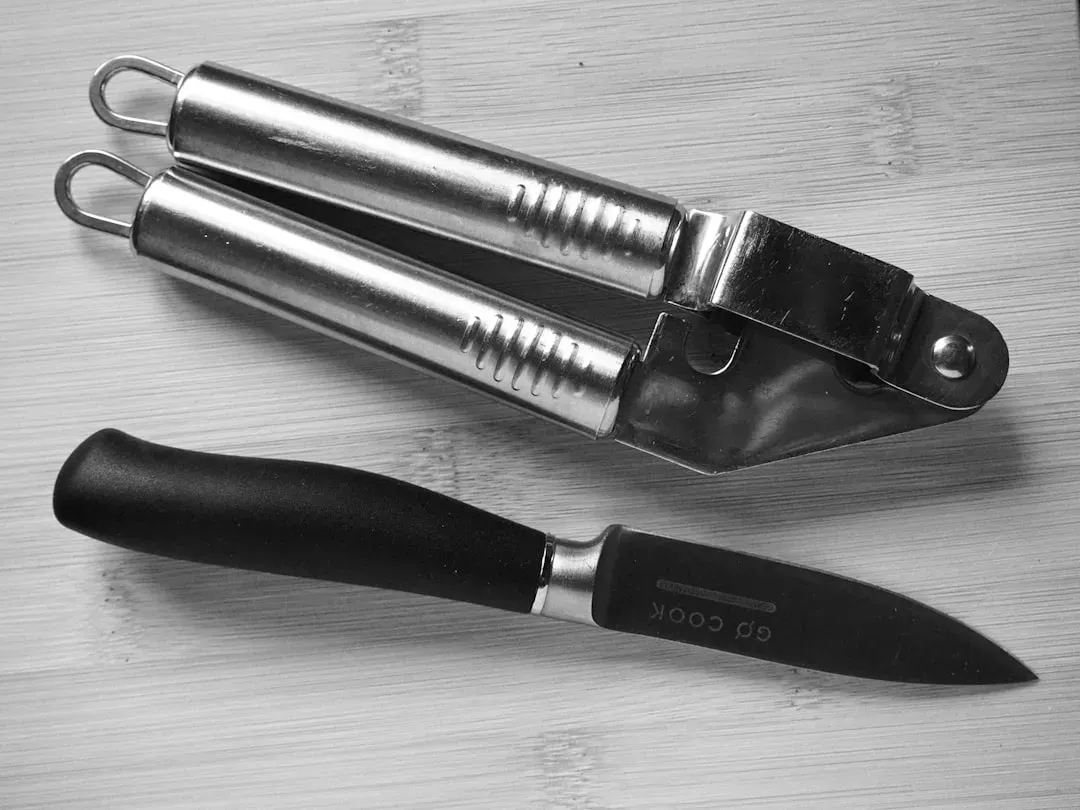 Kitchen Shears Cut Prep Time and Injuries (Image Credits: Unsplash)