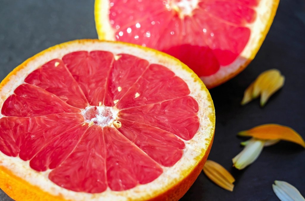 4. Red Grapefruit: Citrus with a Cholesterol Punch (image credits: rawpixel)