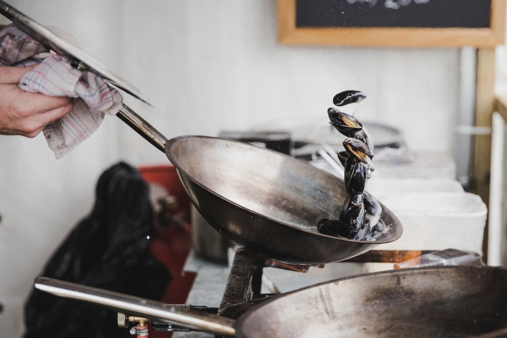 Shaking the Pan Like You're Gordon Ramsay (image credits: rawpixel)