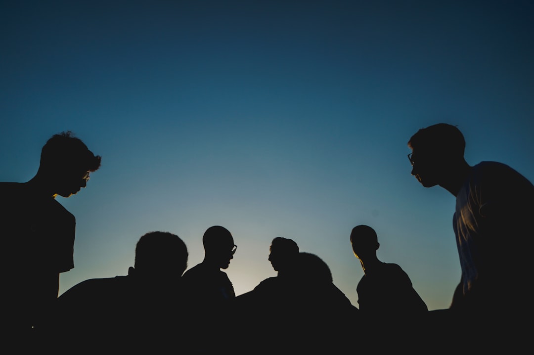 Community and Social Influence: Group Mindful Eating Challenges (image credits: unsplash)
