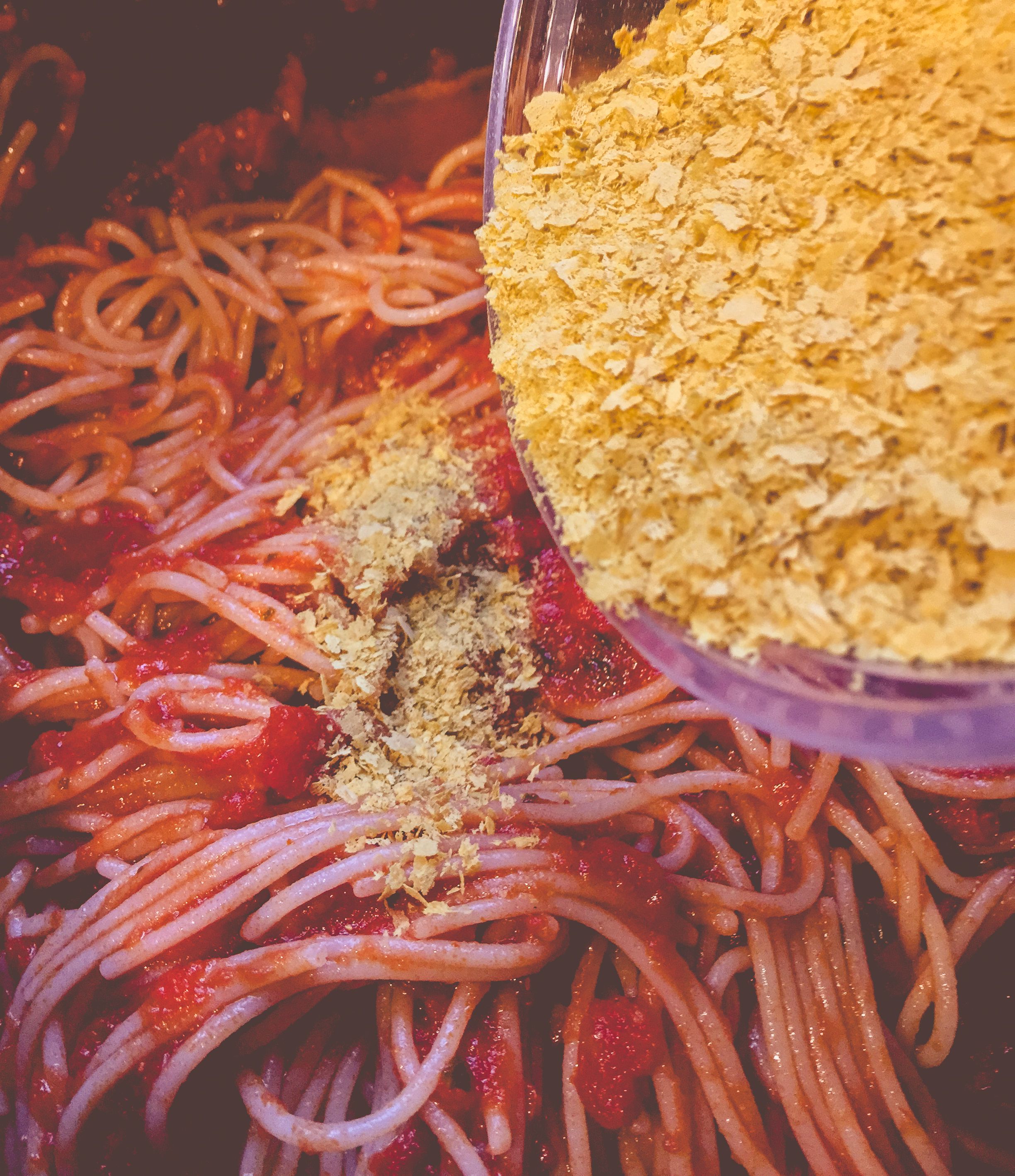 Health Benefits of Nutritional Yeast (image credits: wikimedia)