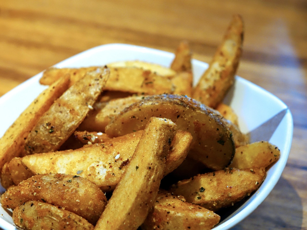 Oven-Baked Potato Wedges with Beans (image credits: pixabay)