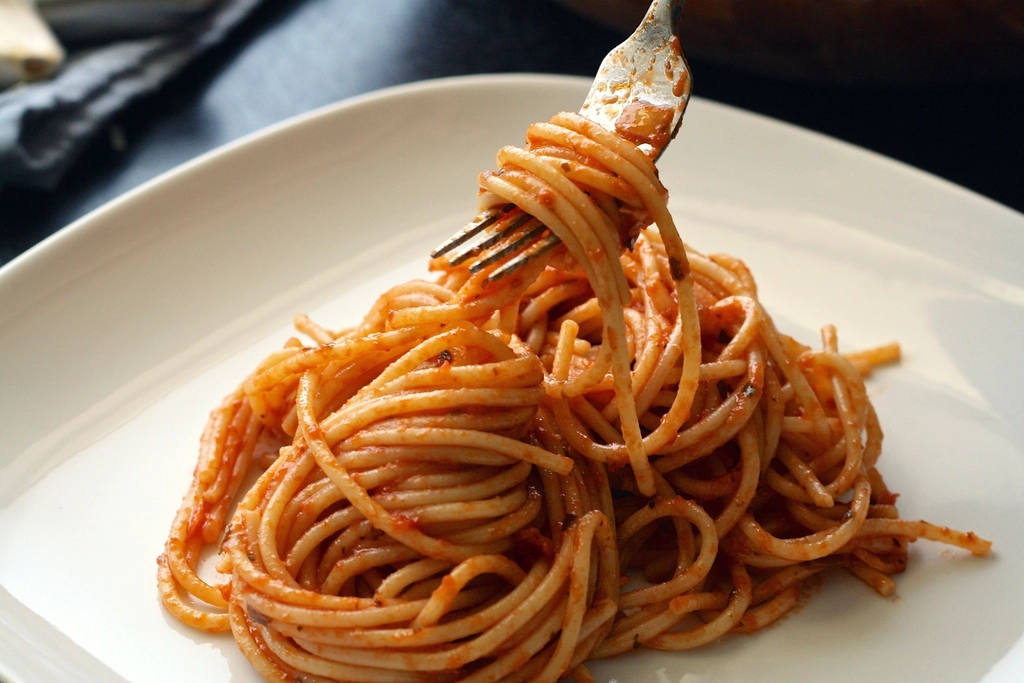 They Finish Pasta Directly in the Sauce (image credits: rawpixel)