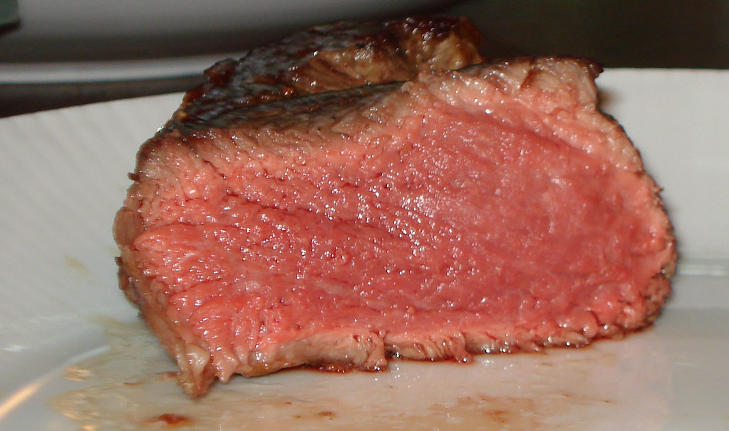 The Medium-Rare Steak Gamble at 135°F (image credits: flickr)
