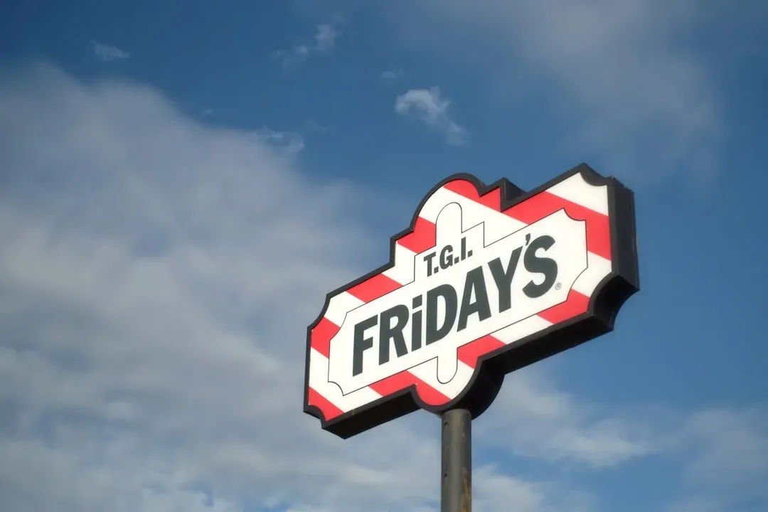 1. TGI Fridays - A Once-Beloved Brand Running on Fumes (Image Credits: Unsplash)