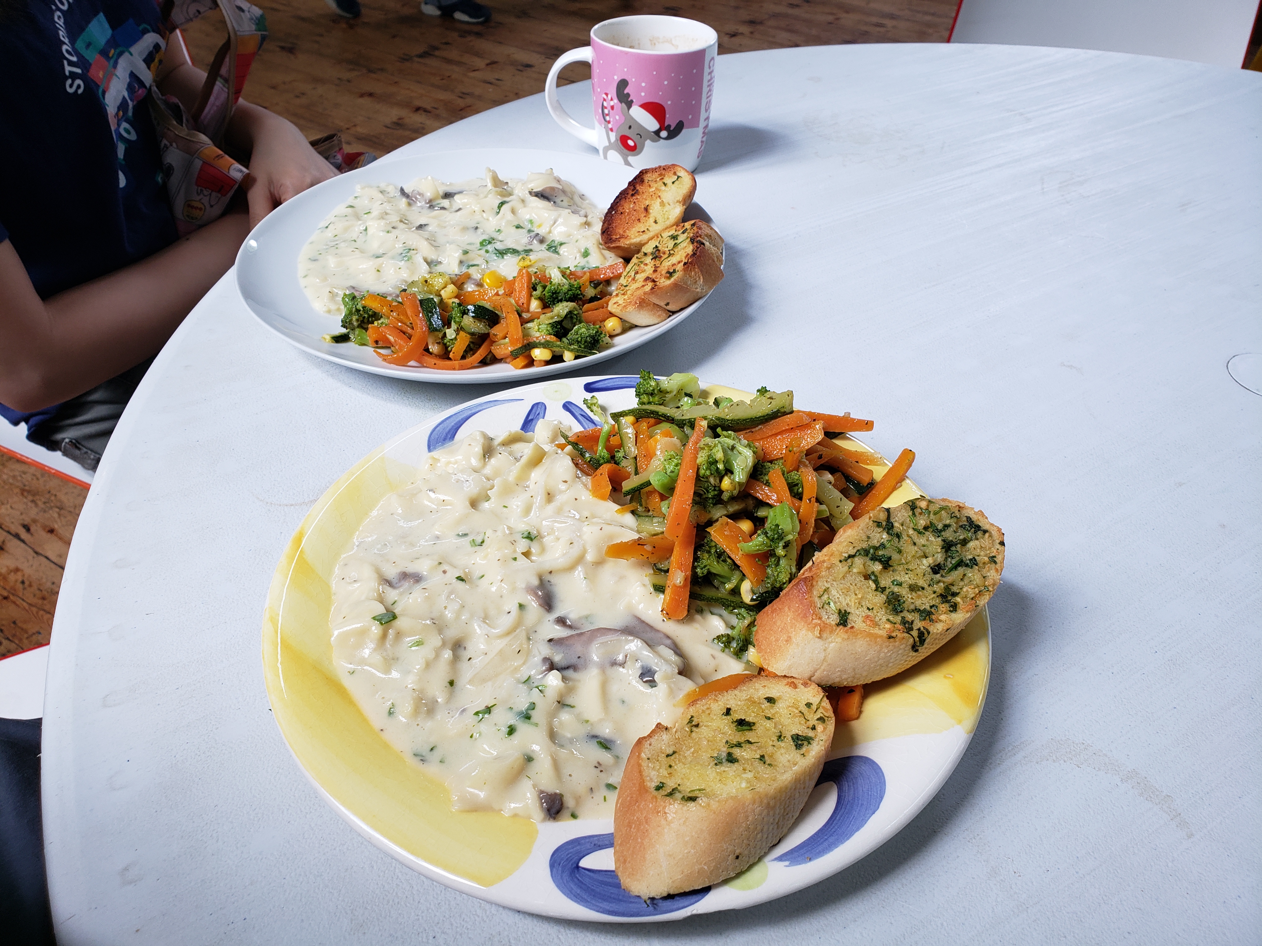 Pasta Dishes Loaded with Sauce (image credits: wikimedia)