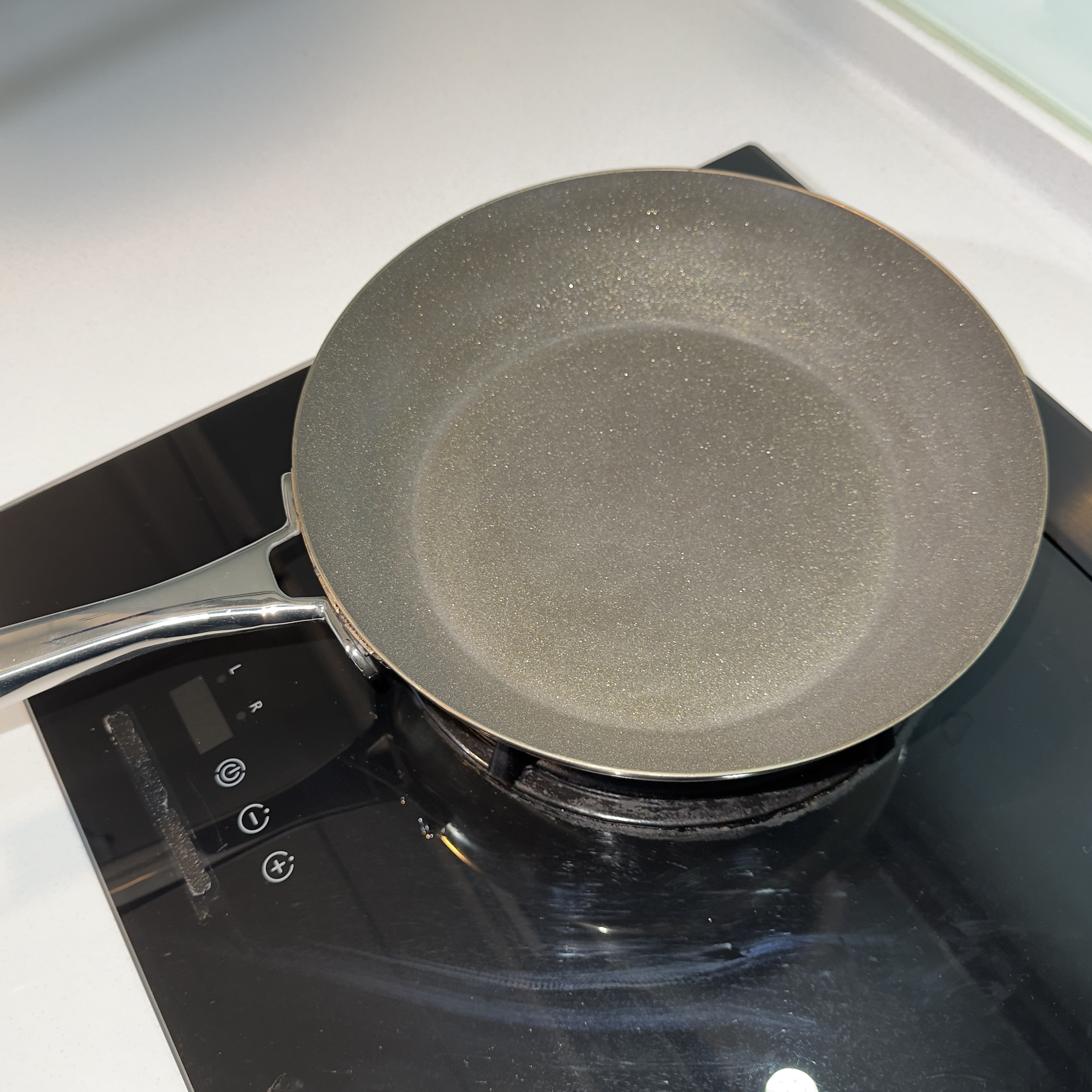 What’s the Latest on Microplastics from Nonstick Pans? (image credits: wikimedia)