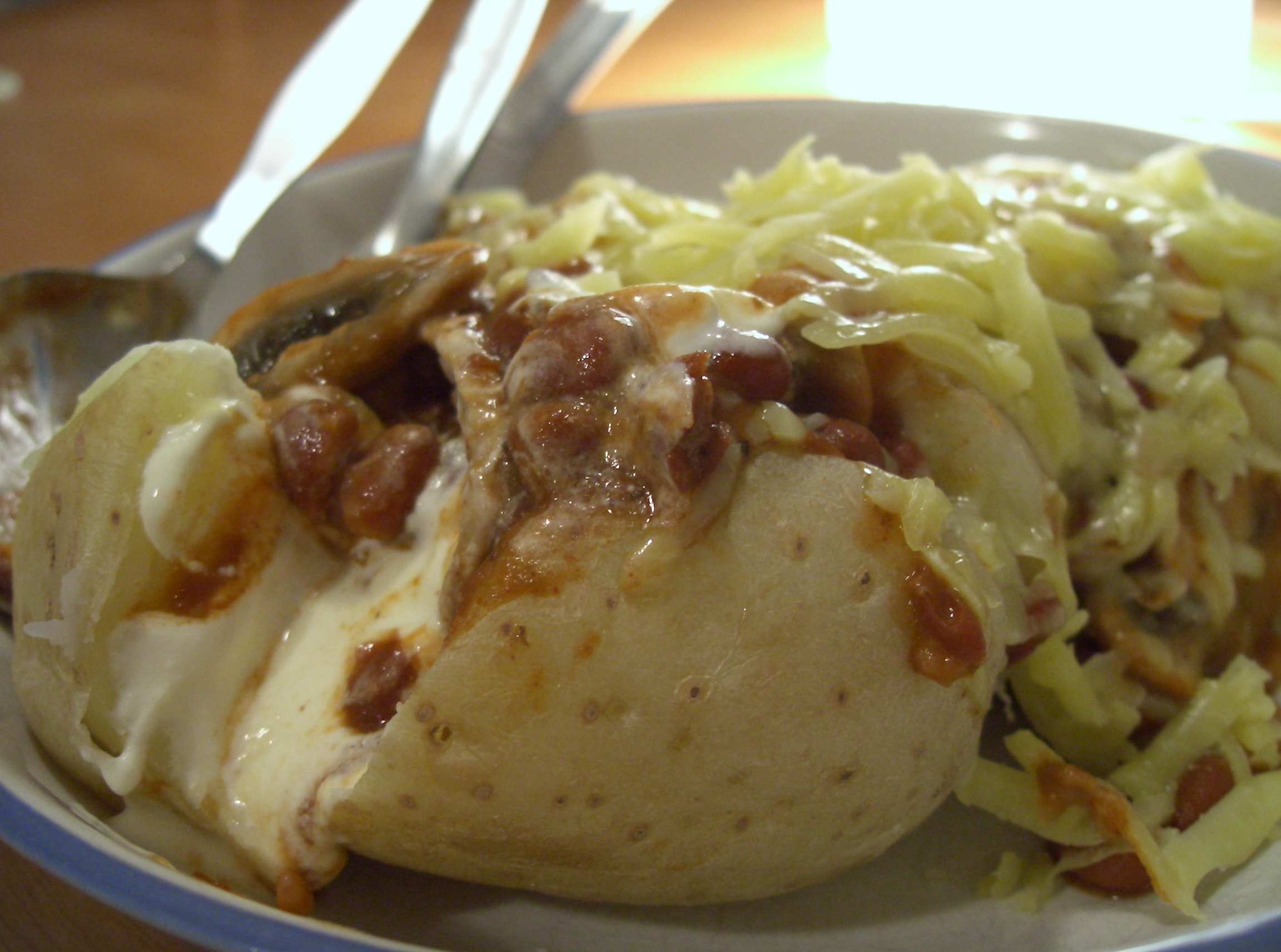 Baked Potatoes with Toppings (image credits: wikimedia)