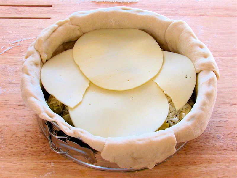 Provolone - Italy's Smoky Shapeshifter (image credits: wikimedia)