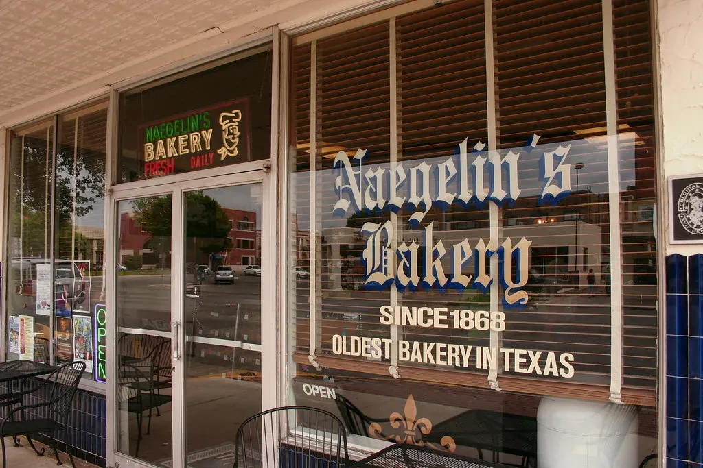 Naegelin's Bakery – New Braunfels, Texas (Image Credits: Flickr)