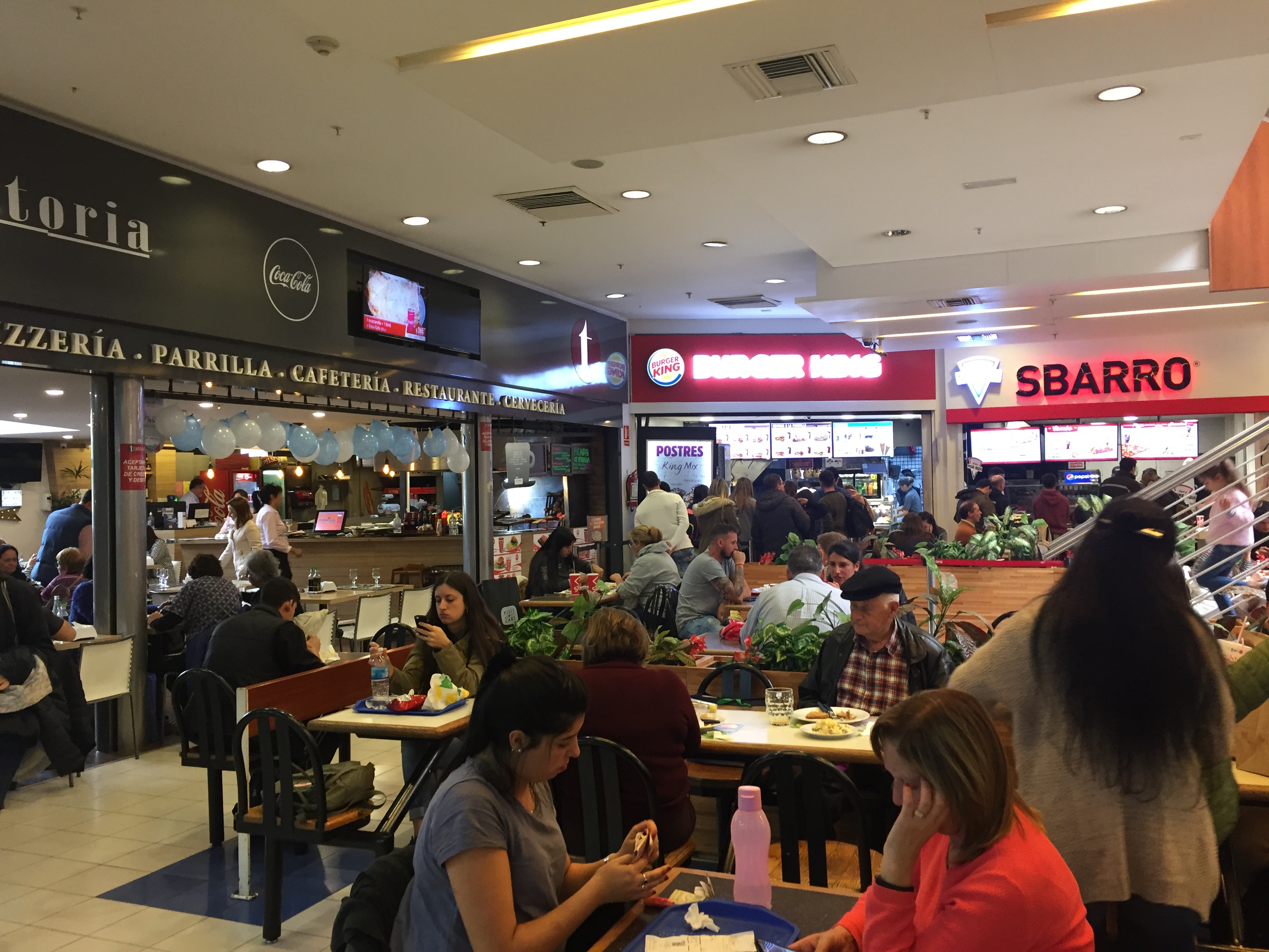 Sbarro's Mall Food Court Dominance (image credits: By Fadesga, CC BY-SA 4.0, https://commons.wikimedia.org/w/index.php?curid=69985575)