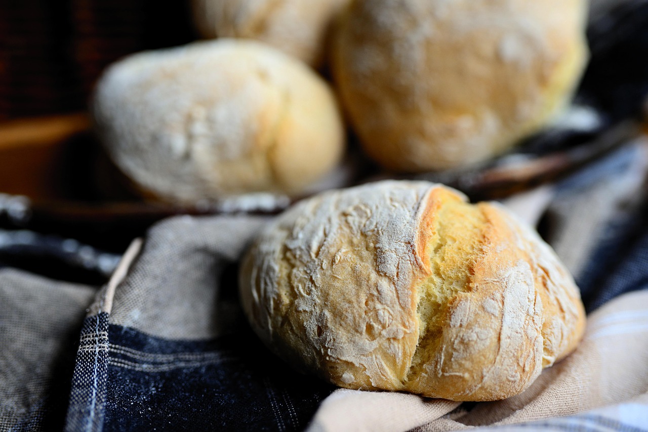 Dinner Rolls and Hamburger Buns (image credits: pixabay)