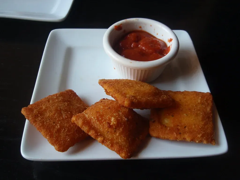1. Olive Garden's Toasted Ravioli (Joelk75, Flickr, CC BY 2.0)