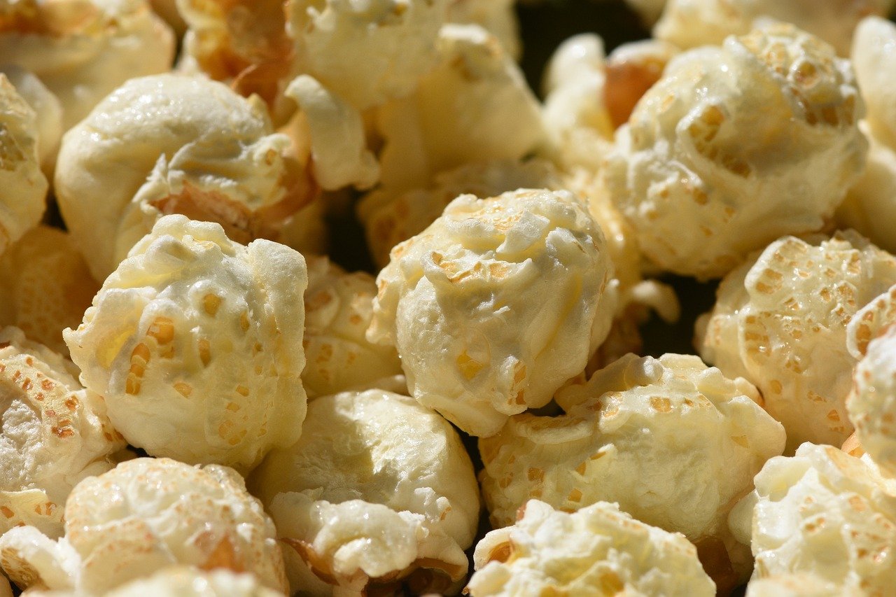 Microwave Popcorn with Chemical Coatings (Image Credits: Pixabay)