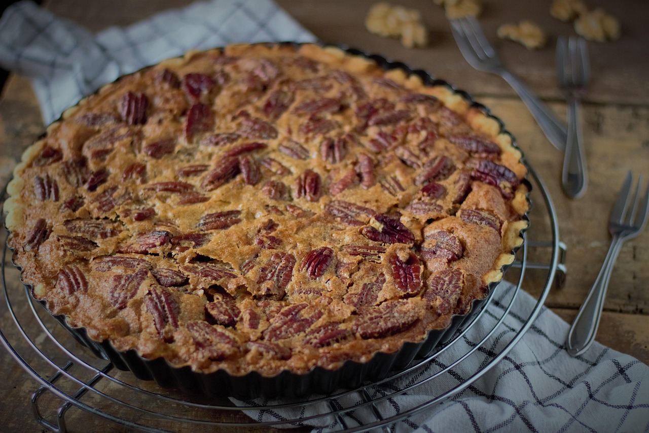 Rich and Decadent Pecan Pie: The Crown Jewel of Holiday Tables (image credits: pixabay)