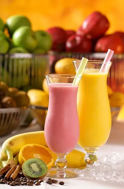 6. The Multi-Fruit "Energy" Smoothie From a Juice Bar (Image Credits: Pexels)