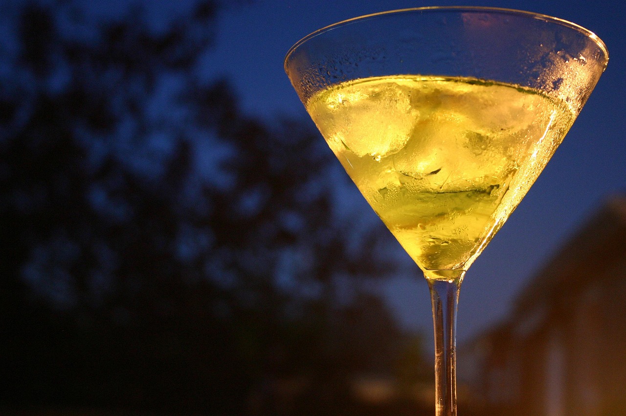 Apple Martini's Refined Return (image credits: pixabay)