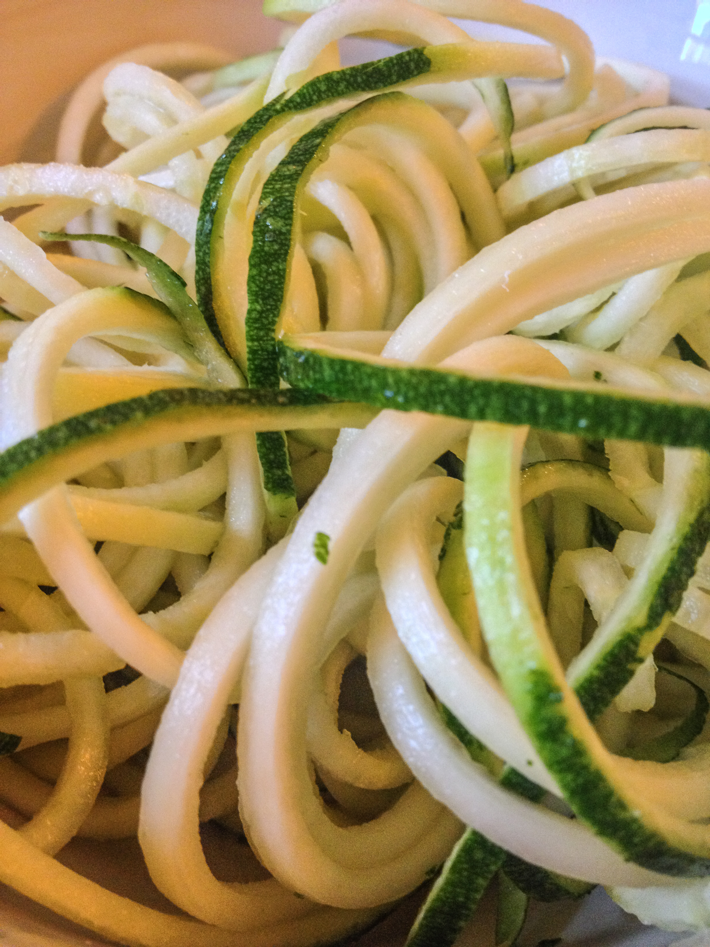 Zucchini Noodles with Pesto (image credits: wikimedia)
