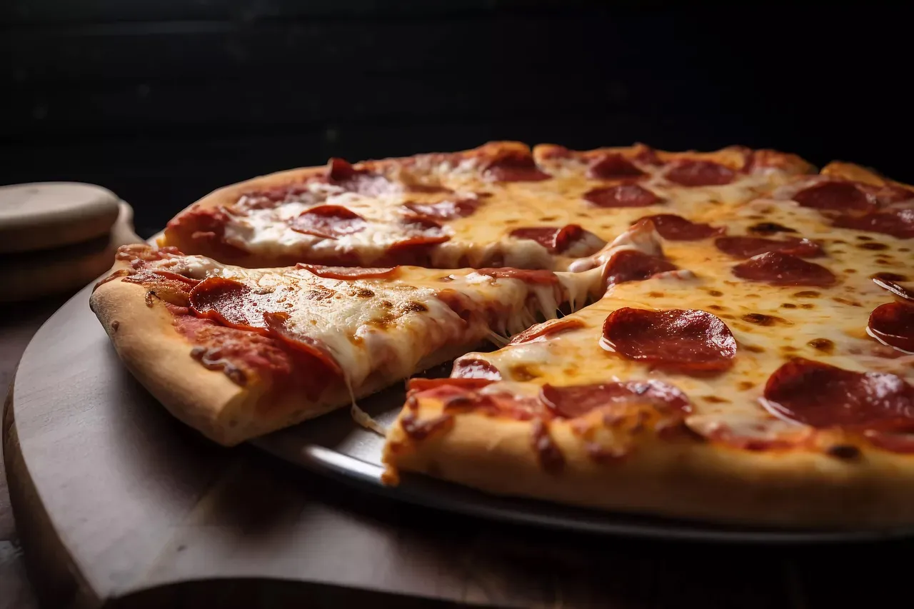 1. Pizza: The Undisputed Champion of Comfort (Image Credits: Pixabay)