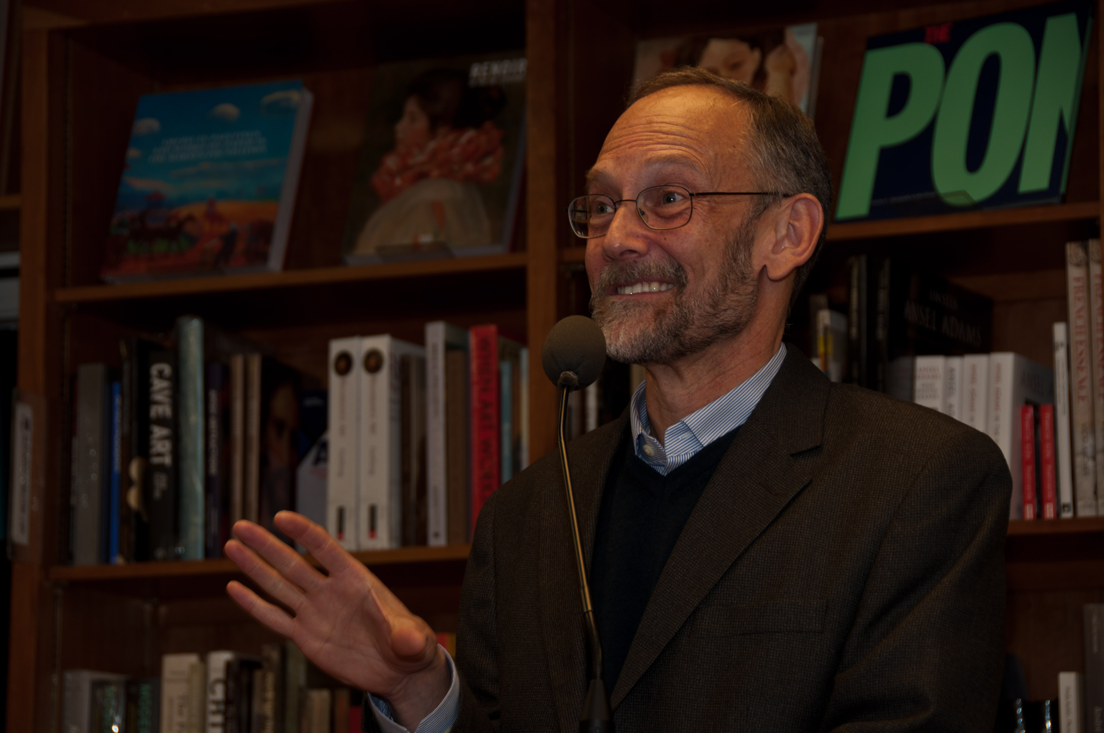 On Food and Cooking by Harold McGee (image credits: By https://www.flickr.com/photos/9311466@N08/, CC BY-SA 2.0, https://commons.wikimedia.org/w/index.php?curid=12934601)