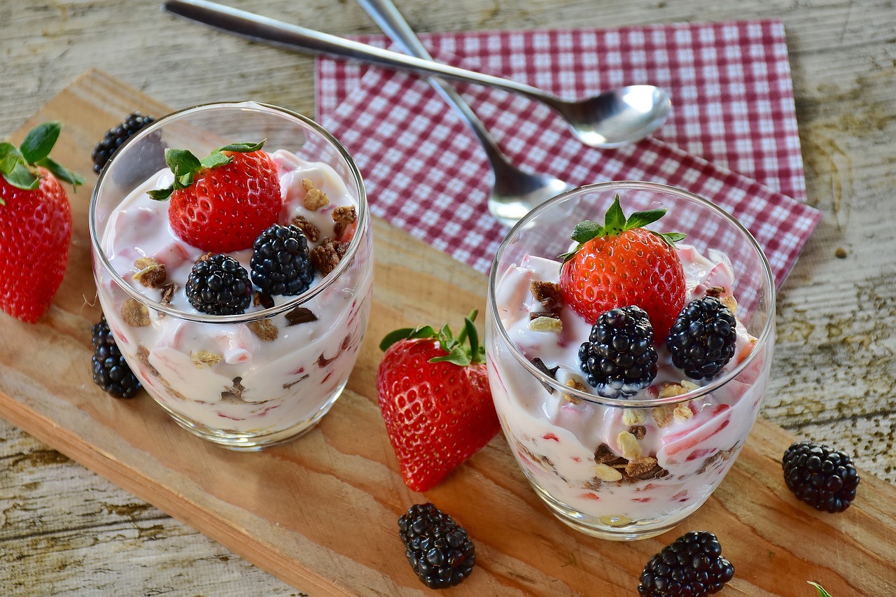Greek Yogurt With Berries (image credits: pixabay)