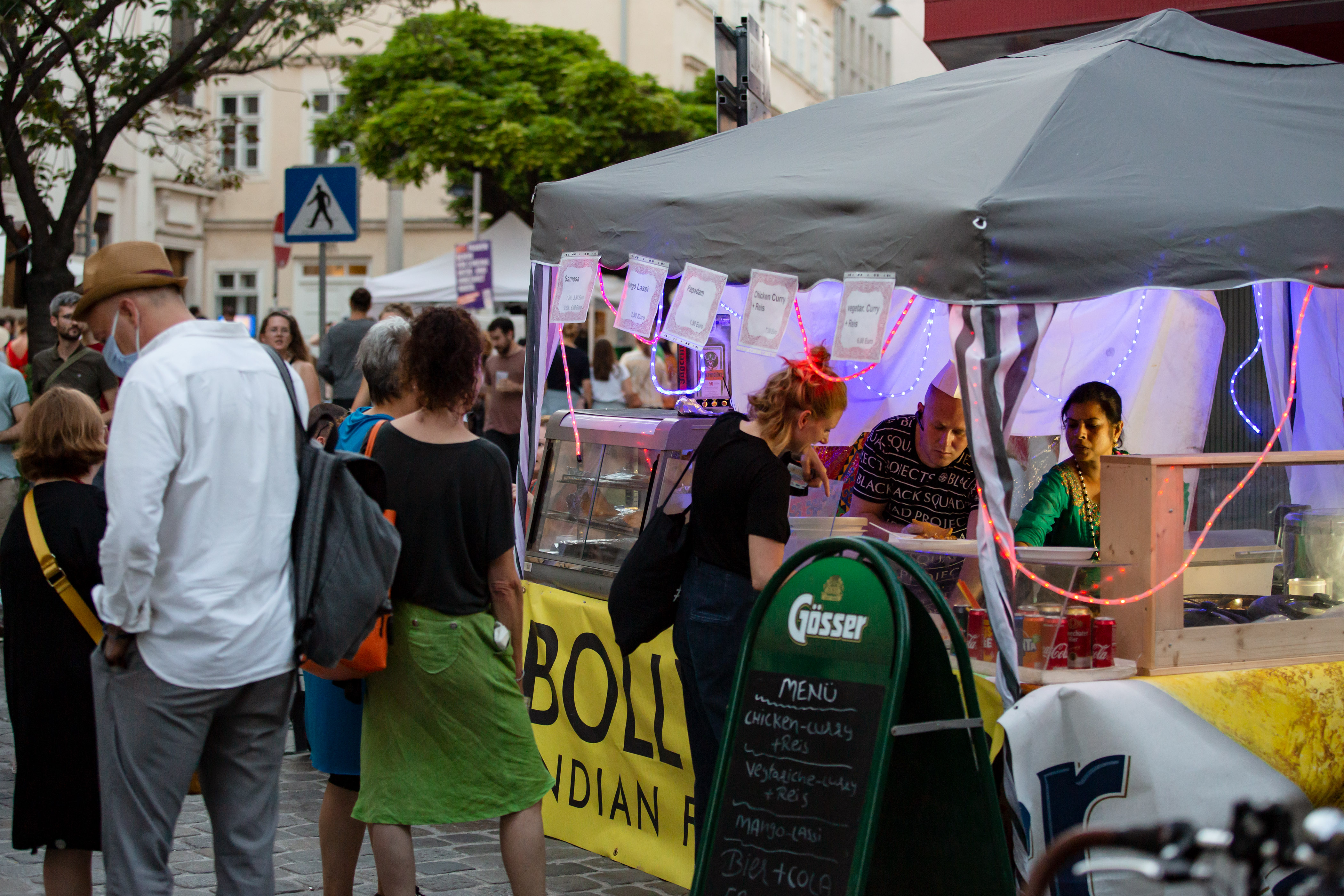 The Future of Indian Street Food: Global Influence and Innovation (image credits: wikimedia)