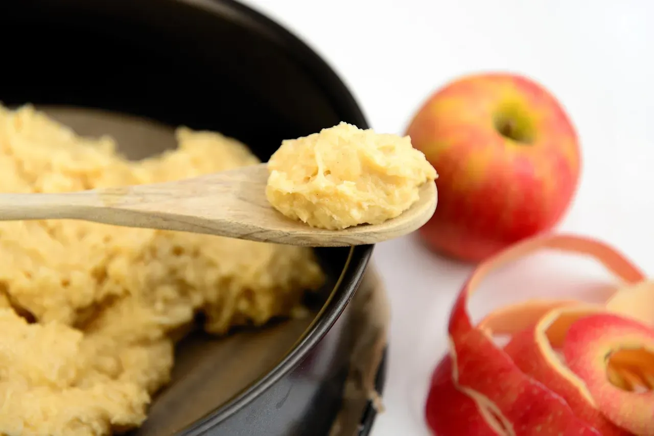 9. Tasting Raw Batter or Dough (Image Credits: Pixabay)