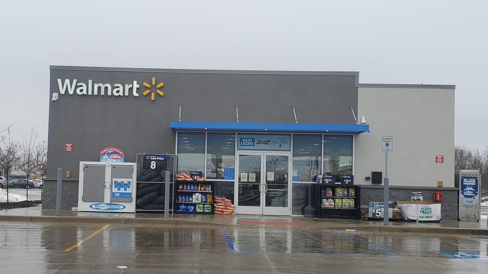 Apps and Price-Matching Unlock Hidden Discounts (Image Credits: Wikimedia)