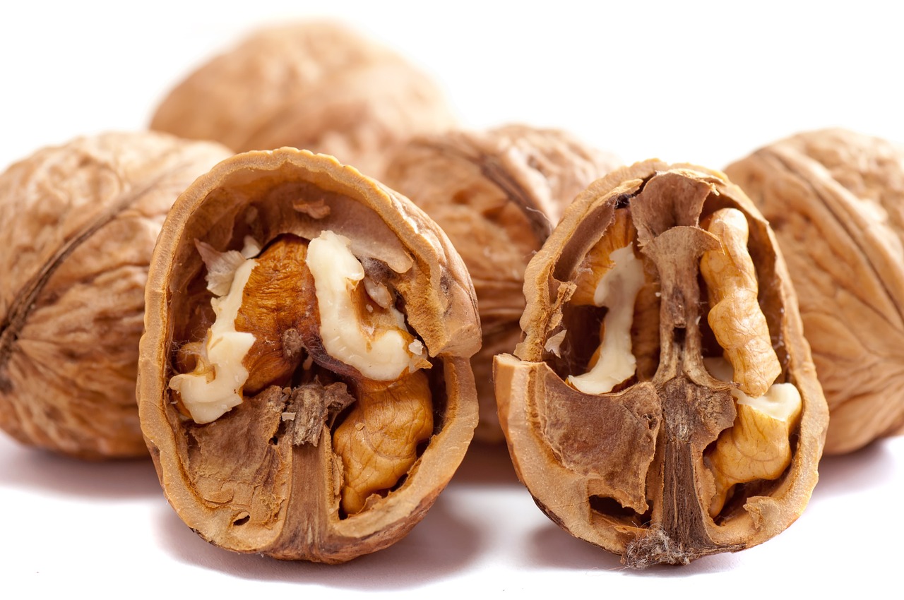 Nuts & Seeds: Tiny Packages Packed with Hair-Boosting Nutrients (image credits: pixabay)