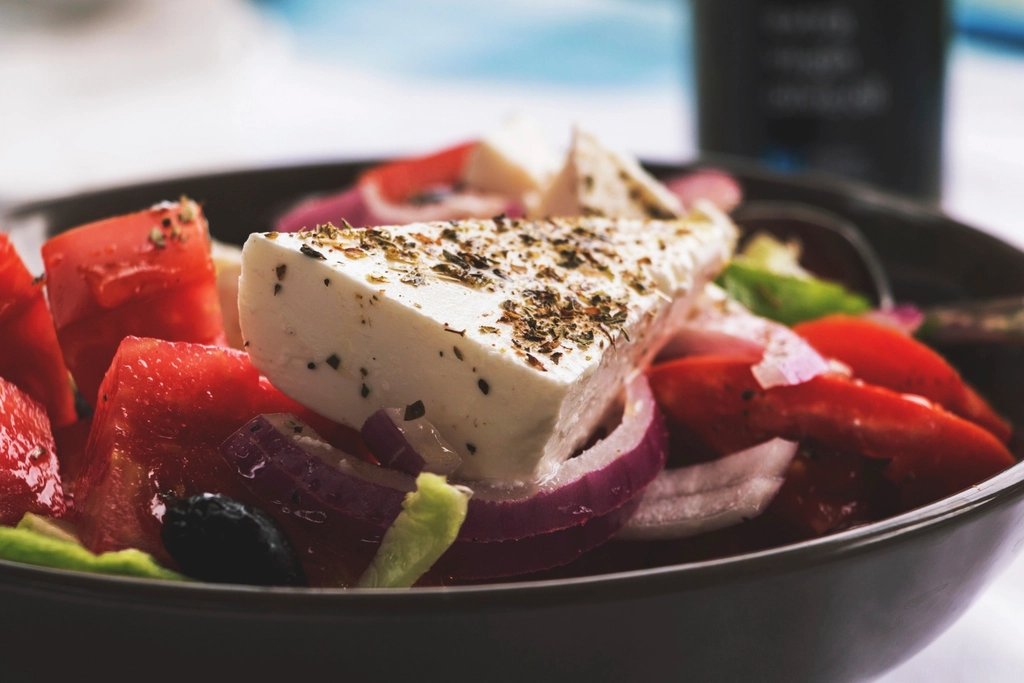 Greek Village Salad That Actually Fills You Up (image credits: rawpixel)
