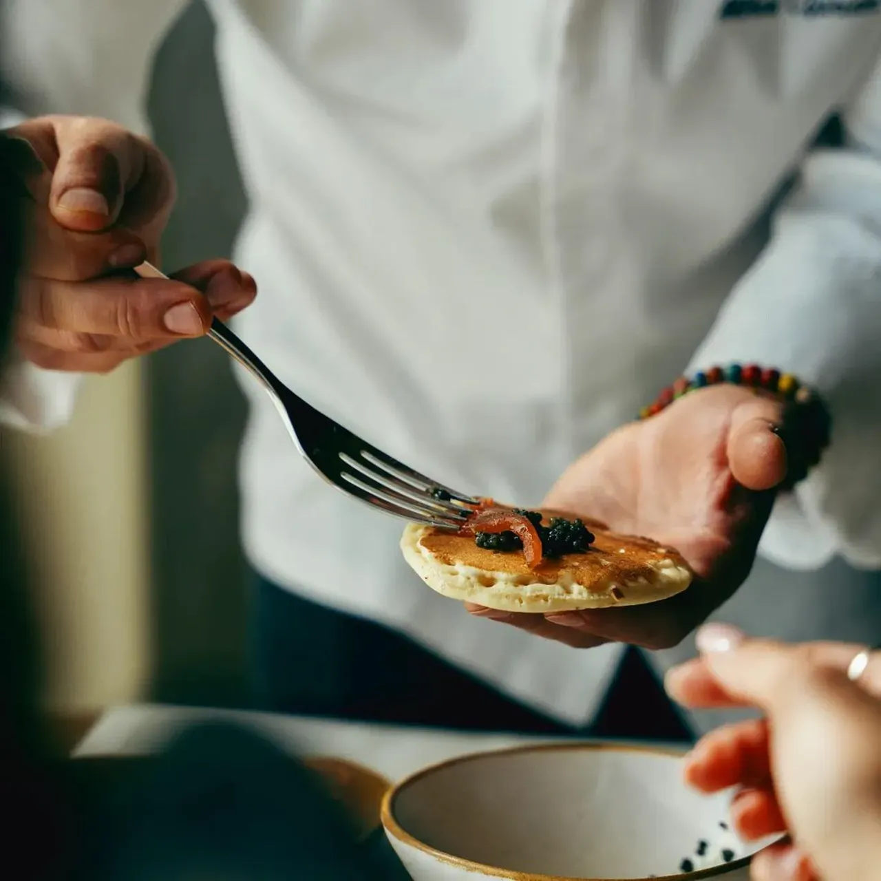 Plates Arrive With Impeccable Timing (Image Credits: Pixabay)