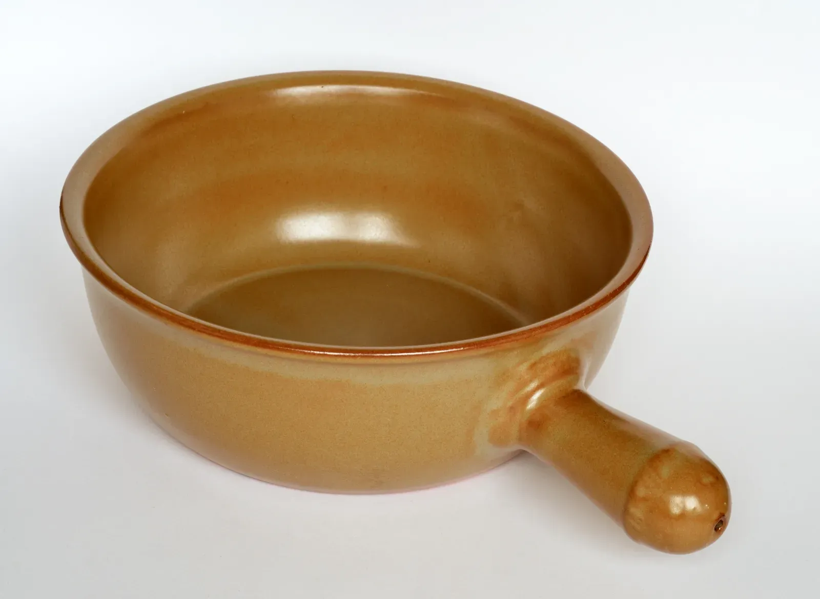 4. Ceramic Glazed Cookware with Lead and Cadmium (Image Credits: Wikimedia)