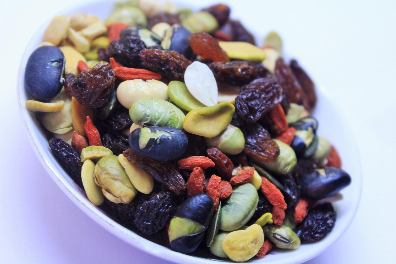 Nuts: Tiny Packages, Big Cholesterol Impact (image credits: pixabay)