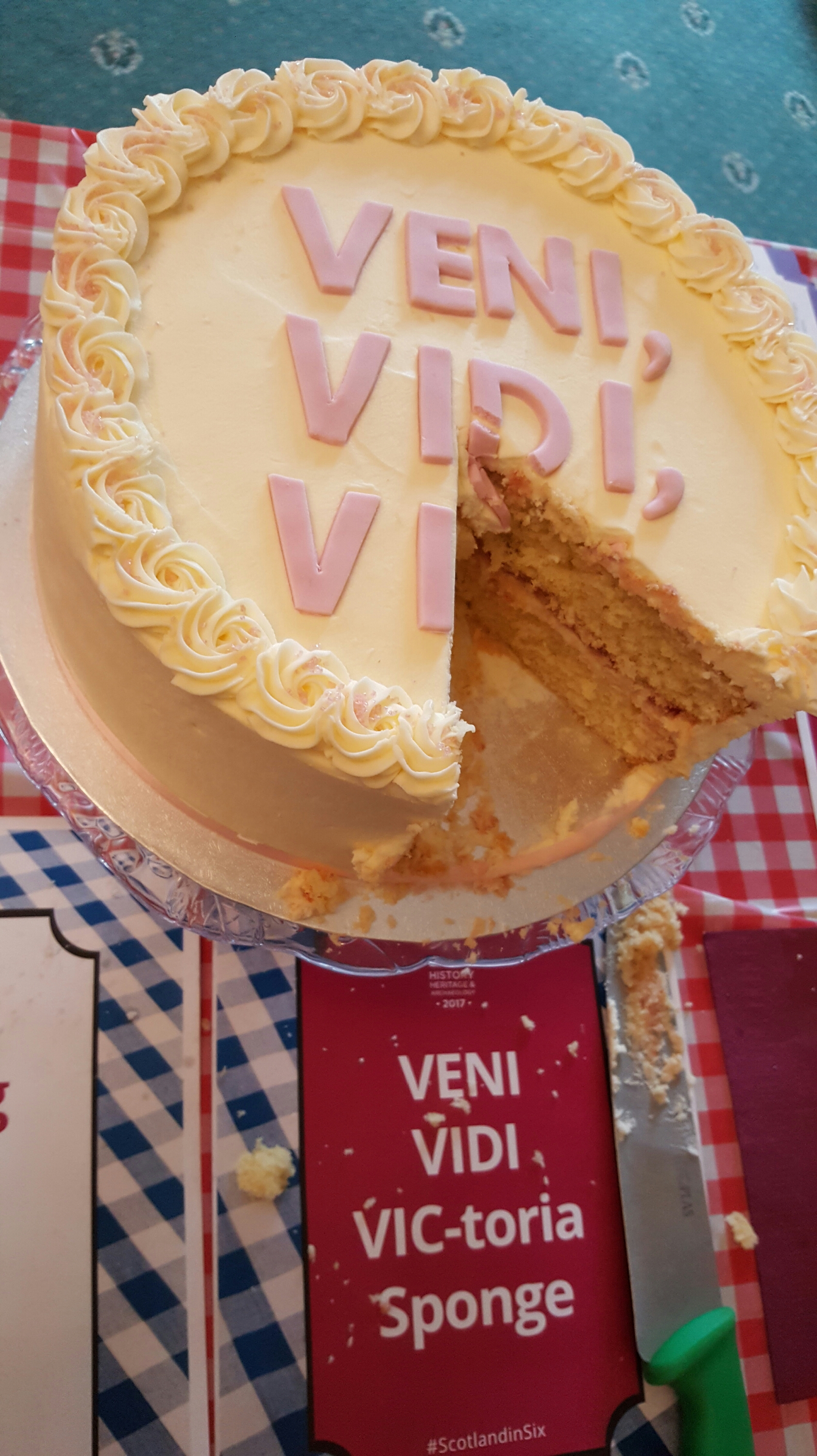 The Iconic Victoria Sponge (image credits: wikimedia)