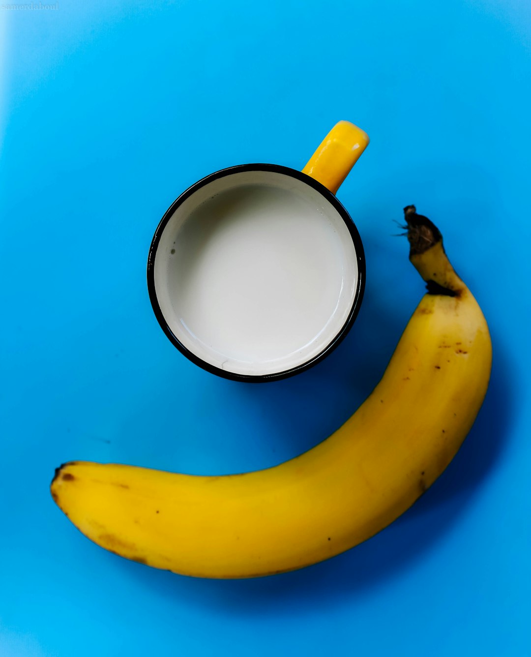 Banana Smoothie (with Dairy) (image credits: unsplash)