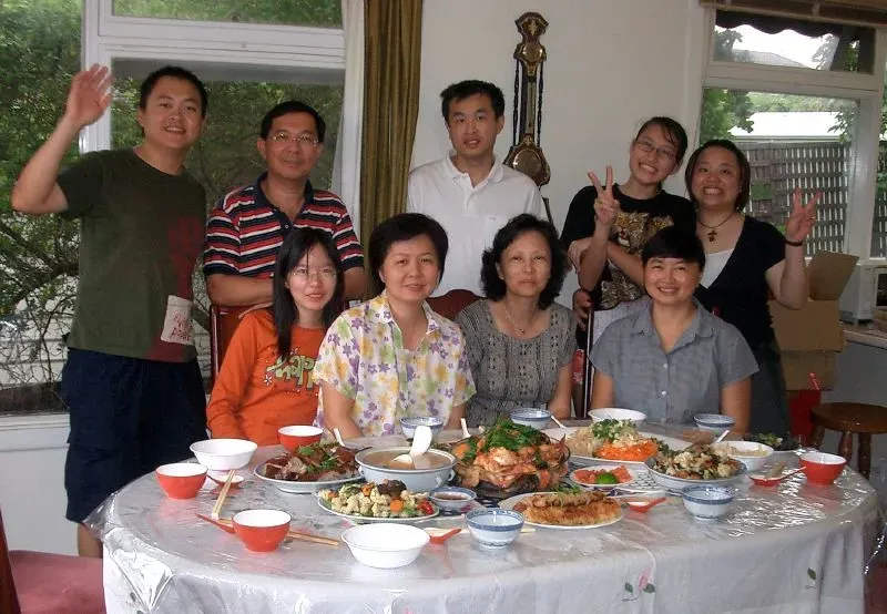 Family Meals and Mental Wellbeing: The Evidence Is Striking (avlxyz, Flickr, CC BY-SA 2.0)