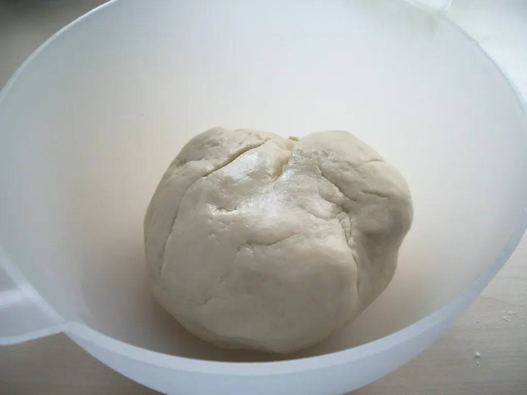 The Role of Gluten: The Silent Architect (Image Credits: Flickr)