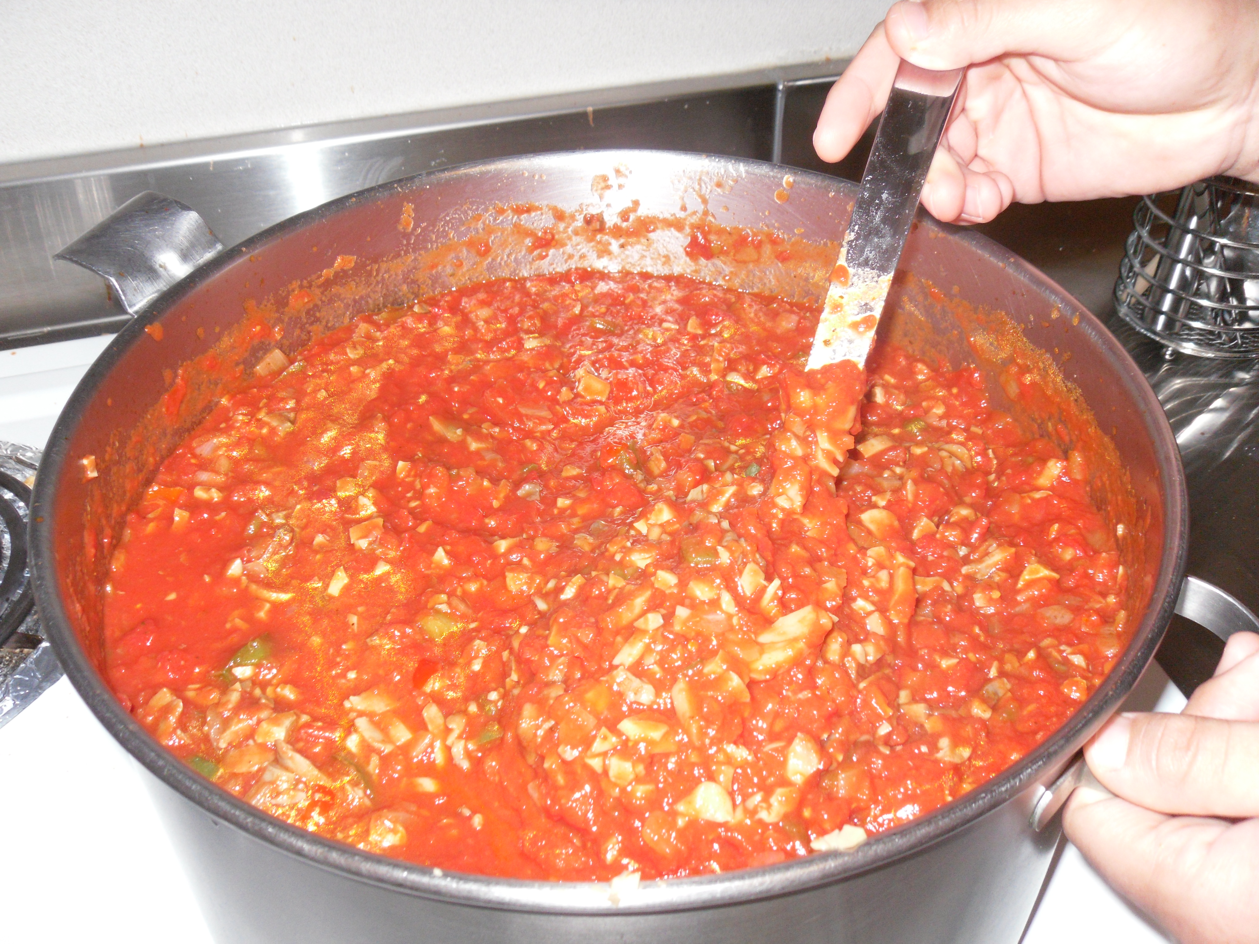 Does Scratching or Old Age Make Aluminum Pots Unsafe? (image credits: wikimedia)