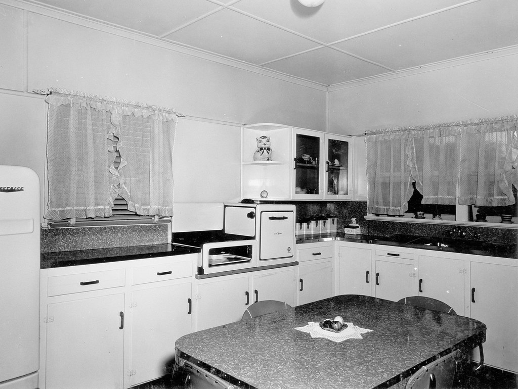 All-White Kitchen Everything (image credits: flickr)