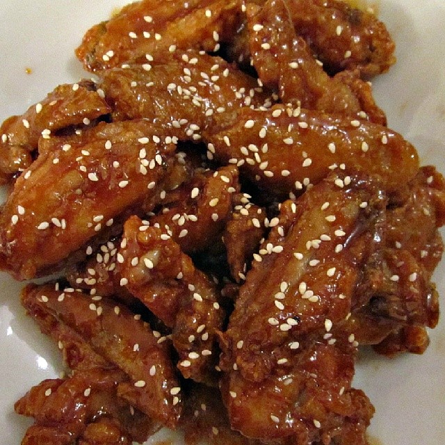 Honey Garlic Chicken Thigh Comfort (image credits: By Debbie Tingzon, CC BY 2.0, https://commons.wikimedia.org/w/index.php?curid=87703673)