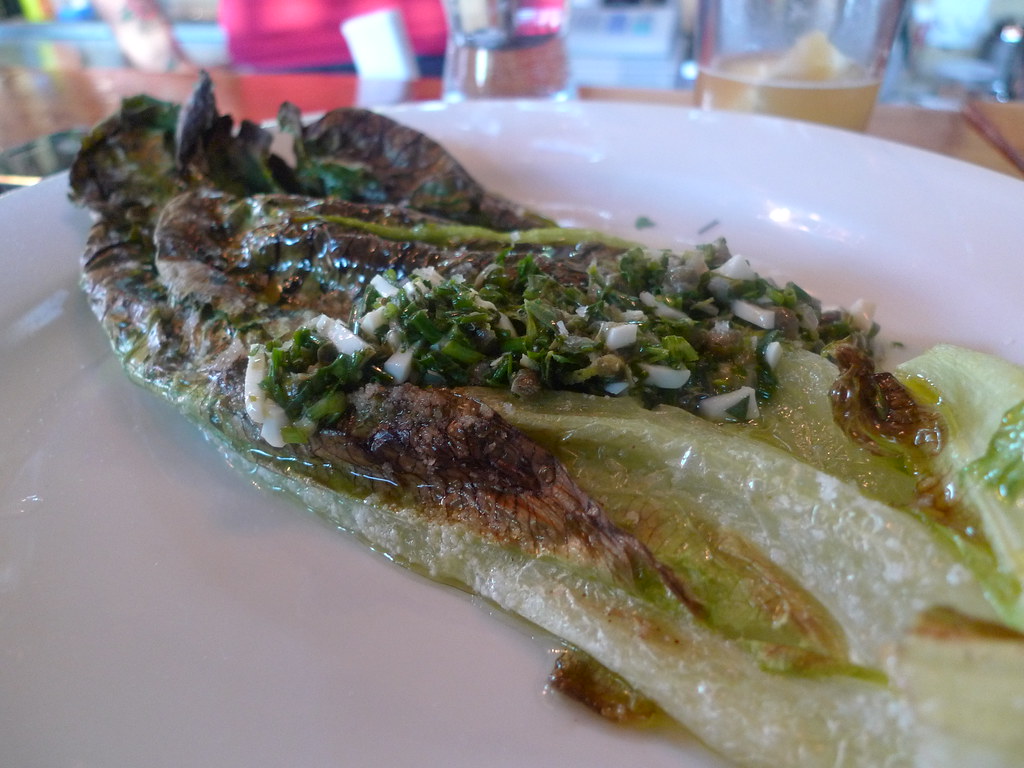 Romaine Lettuce Becomes a Grilling Superstar (image credits: flickr)